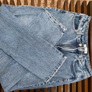 Classic Women’s Straight-Leg Jeans in Light Blue